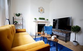 Perfect Location 4Bed 2 Bath Spacious Apartment